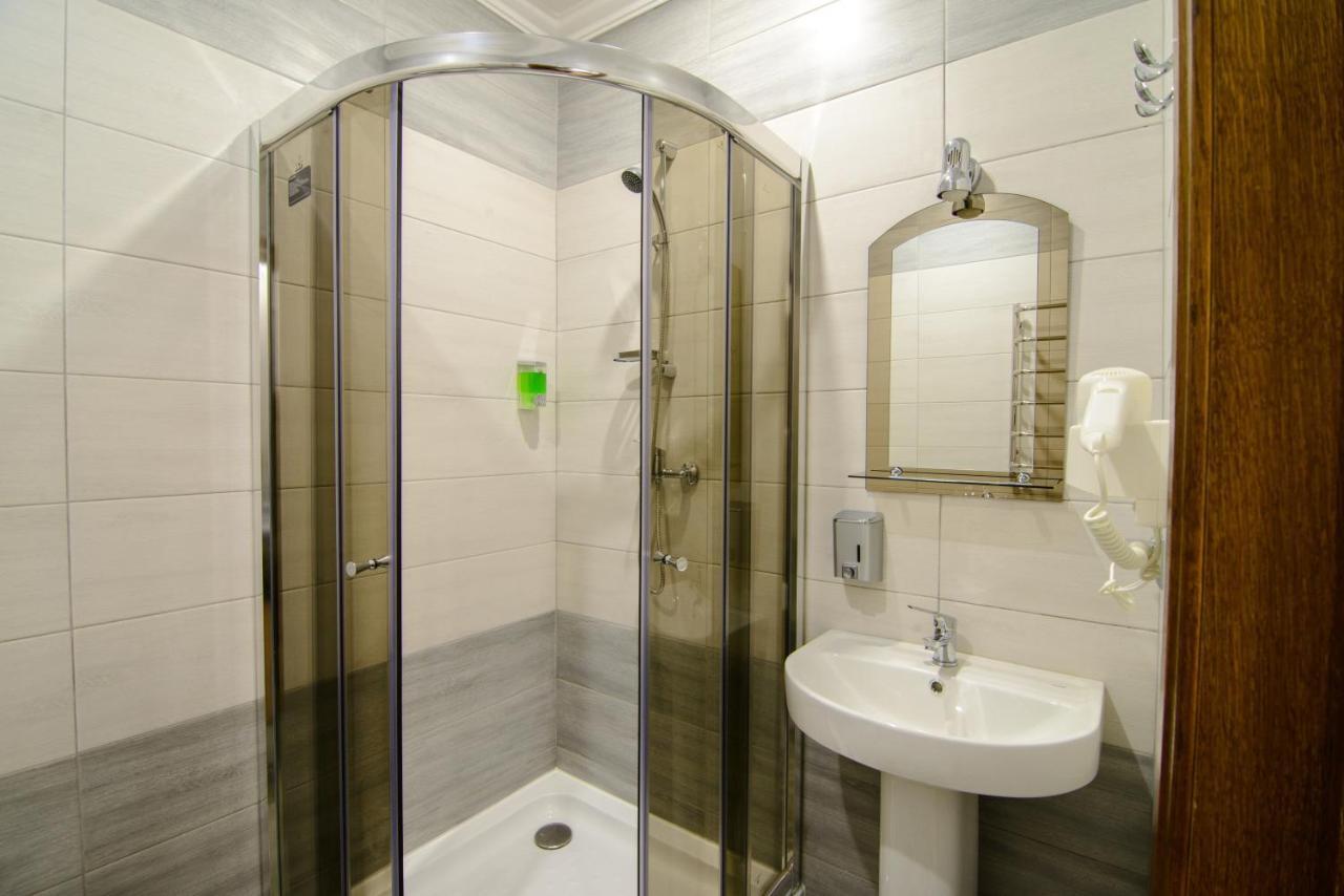 Premium Hostel Lviv Eksteriør billede